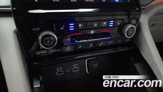 Jeep Grand Cherokee 2023 — Photo 2/31