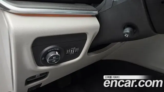 Jeep Grand Cherokee 2023 — Photo 8/31