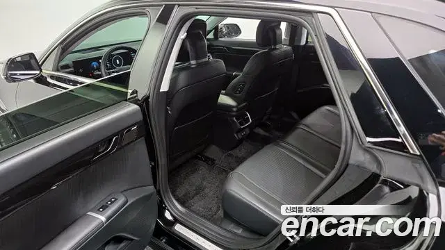 Hyundai Grandeur Hybrid 2023 — Photo 9/36