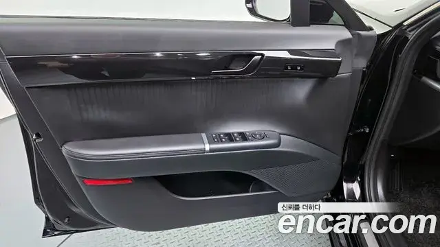 Hyundai Grandeur Hybrid 2023 — Photo 10/36