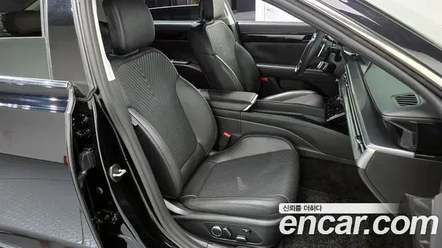 Hyundai Grandeur Hybrid 2023 — Photo 2/36