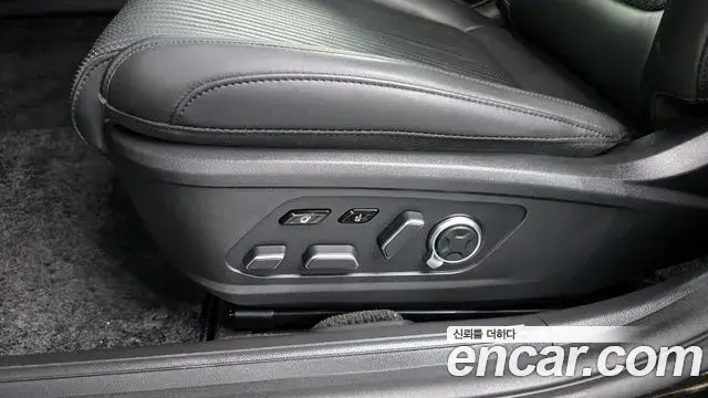 Hyundai Grandeur Hybrid 2023 — Photo 8/36