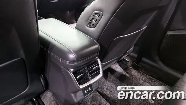 Hyundai Grandeur Hybrid 2023 — Photo 31/36