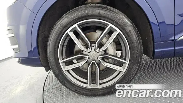 Audi Q7 2019 — ფოტო 21/31