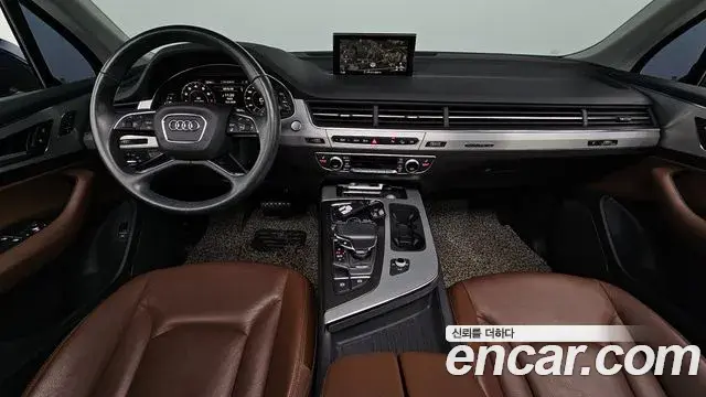 Audi Q7 2019 — ფოტო 25/31