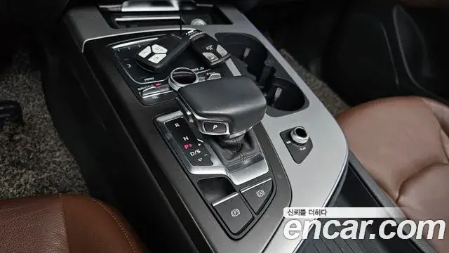 Audi Q7 2019 — ფოტო 11/31