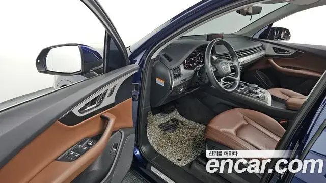 Audi Q7 2019 — ფოტო 30/31