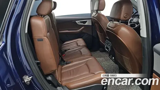 Audi Q7 2019 — ფოტო 7/31