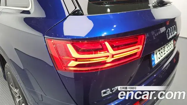 Audi Q7 2019 — ფოტო 24/31