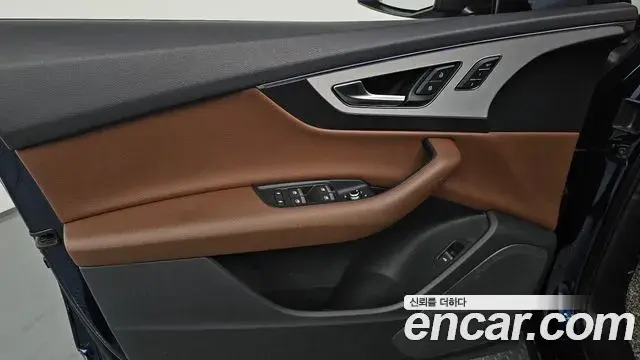 Audi Q7 2019 — ფოტო 22/31