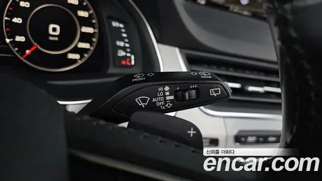 Audi Q7 2019 — ფოტო 18/31