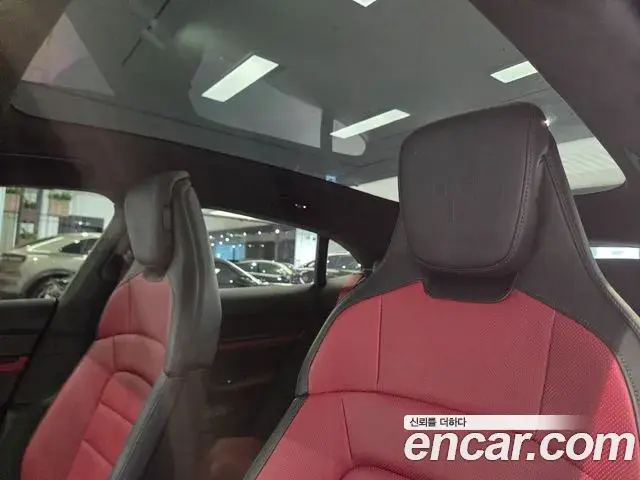 Porsche Taycan 2025 — ფოტო 11/20