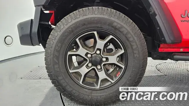 Jeep Wrangler 2018 — ფოტო 19/34