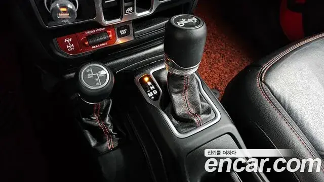 Jeep Wrangler 2018 — ფოტო 30/34
