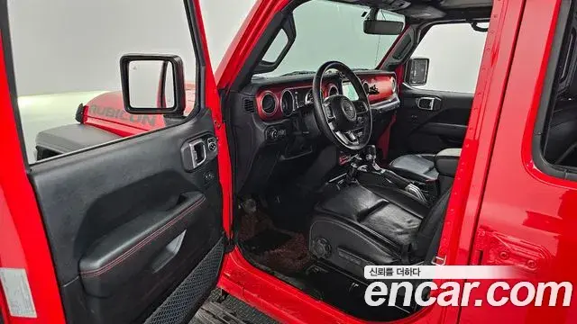 Jeep Wrangler 2018 — ფოტო 21/34