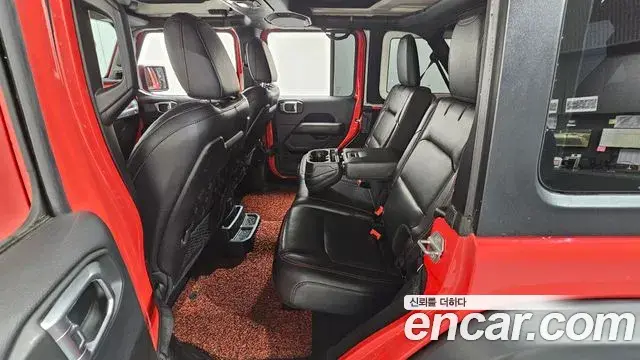 Jeep Wrangler 2018 — ფოტო 27/34