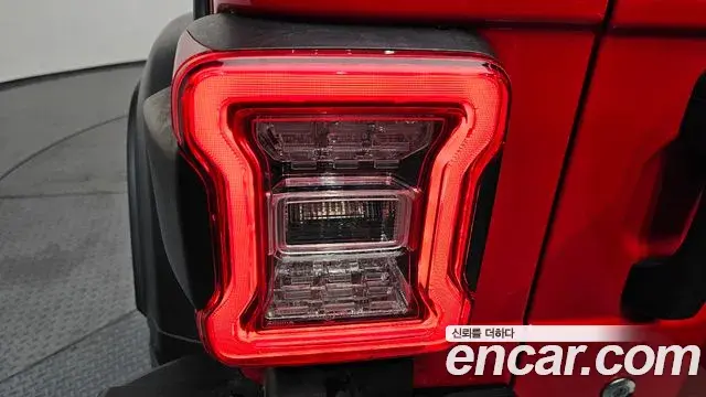 Jeep Wrangler 2018 — ფოტო 2/34