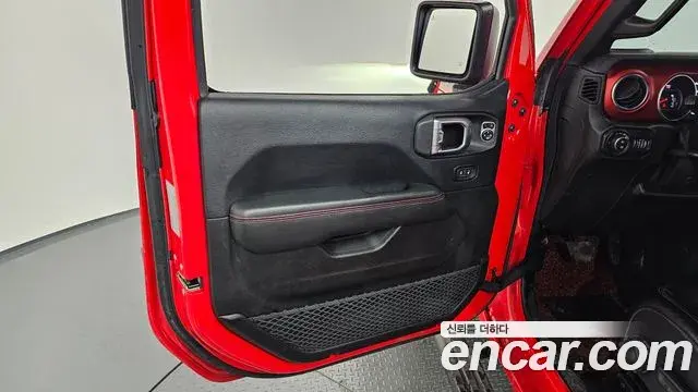 Jeep Wrangler 2018 — ფოტო 24/34