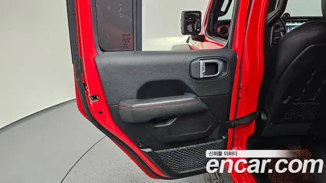 Jeep Wrangler 2018 — ფოტო 11/34