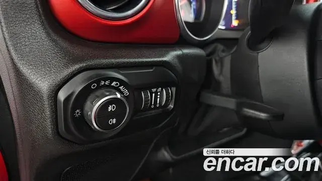 Jeep Wrangler 2018 — ფოტო 8/34