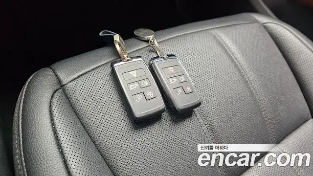 Land Rover Range Rover Evoque 2022 — ფოტო 17/20