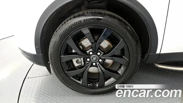 Land Rover Discovery Sport 2021 — Photo 18/34