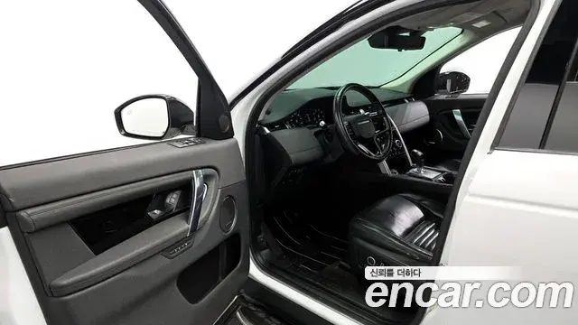 Land Rover Discovery Sport 2021 — Photo 30/34