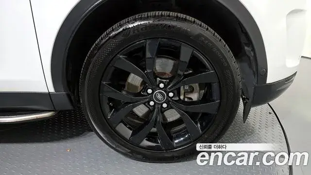 Land Rover Discovery Sport 2021 — Photo 22/34