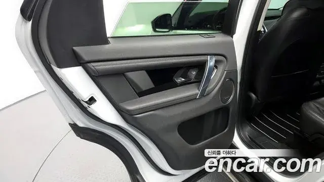 Land Rover Discovery Sport 2021 — Photo 15/34