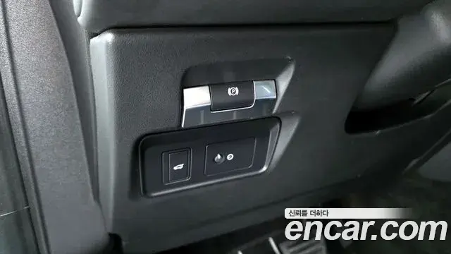 Land Rover Discovery Sport 2021 — Photo 3/34
