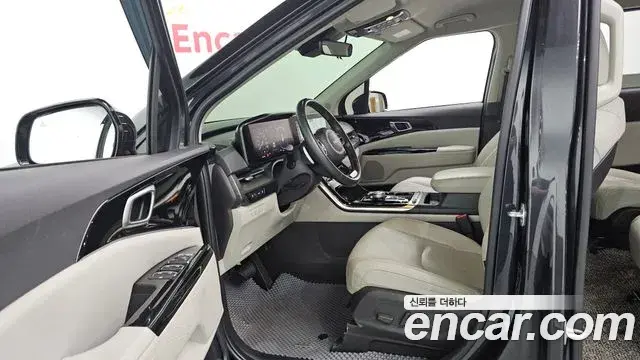 Kia Carnival 2021 — ფოტო 29/31