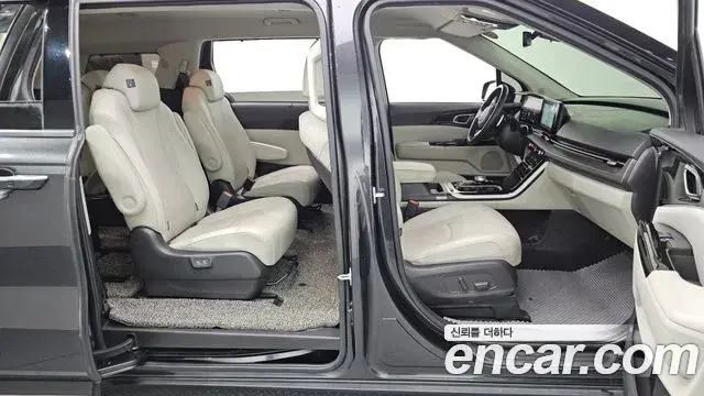 Kia Carnival 2021 — ფოტო 30/31