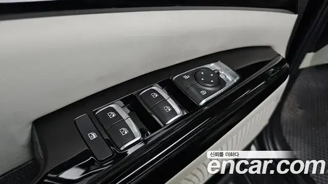 Kia Carnival 2021 — ფოტო 27/31