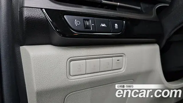 Kia Carnival 2021 — ფოტო 14/31