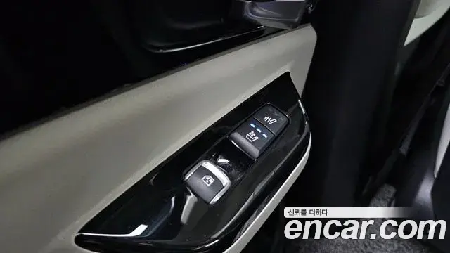 Kia Carnival 2021 — ფოტო 6/31