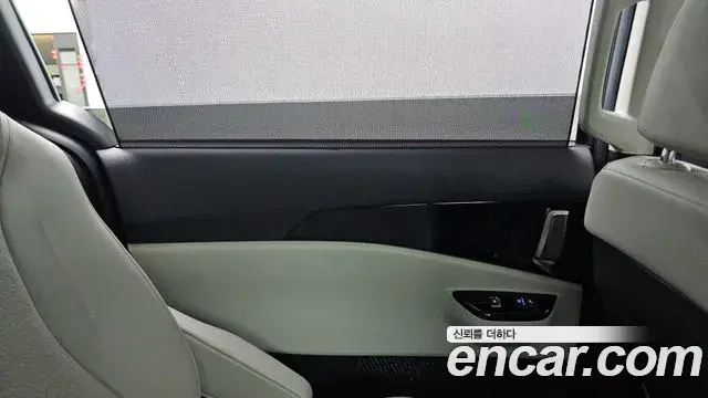 Kia Carnival 2021 — ფოტო 9/31