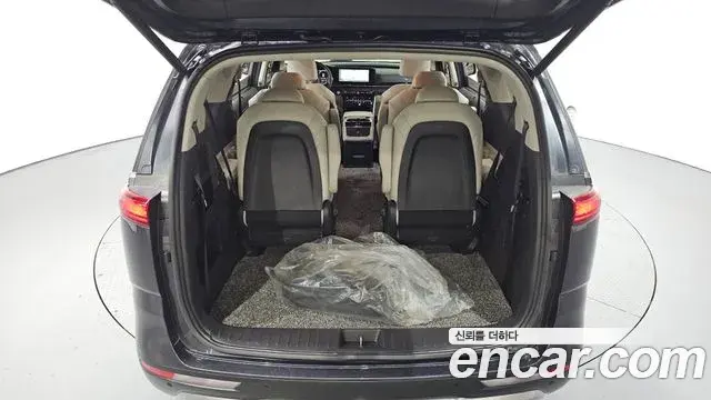 Kia Carnival 2021 — ფოტო 15/31