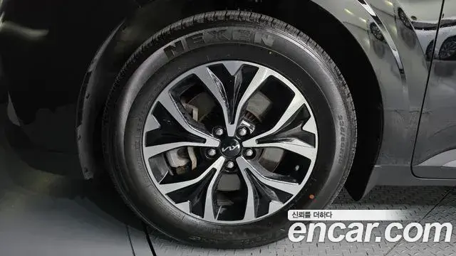 Kia Carnival 2023 — Photo 5/20