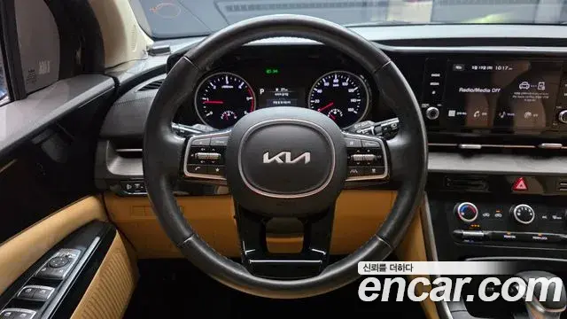 Kia Carnival 2023 — Photo 13/20