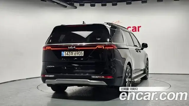 Kia Carnival 2023 — Şəkil 28/30