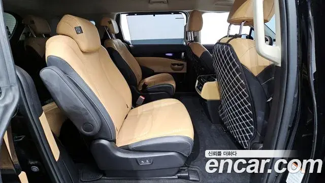 Kia Carnival 2023 — Şəkil 25/30