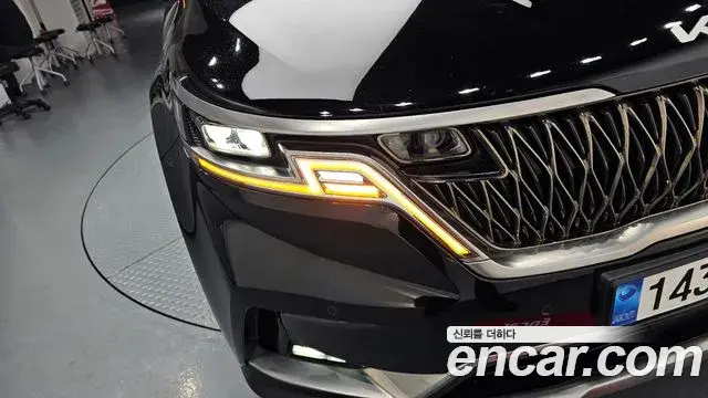 Kia Carnival 2023 — Şəkil 10/30