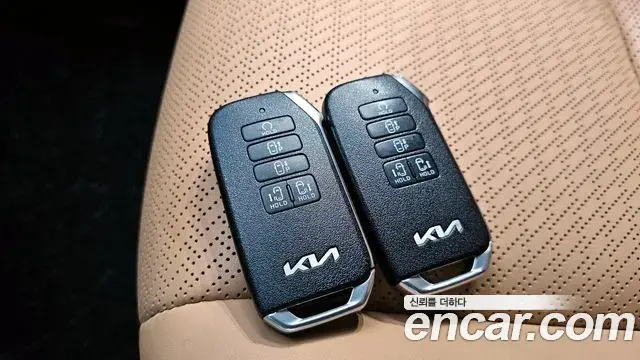 Kia Carnival 2023 — Şəkil 27/30