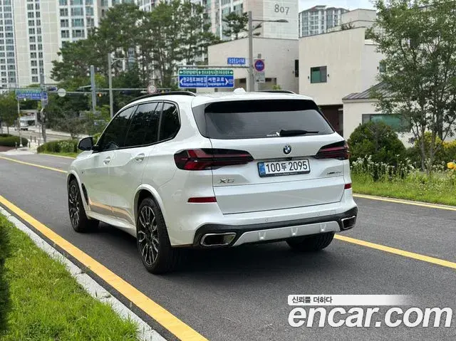 BMW X5 2025 — Фото 1/20
