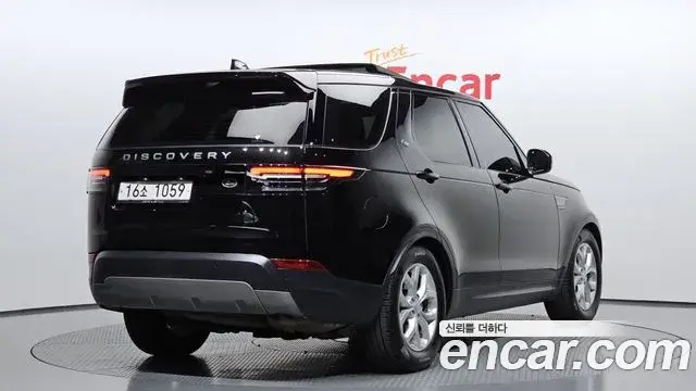 Land Rover Discovery 5 2018 — Фото 2/20