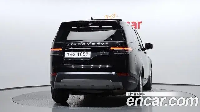 Land Rover Discovery 5 2018 — Фото 4/20