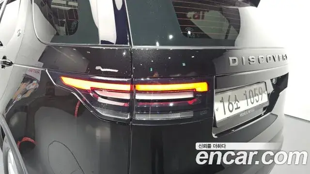 Land Rover Discovery 5 2018 — Photo 7/32