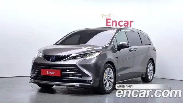 Toyota Sienna 2021 — Фото 1/20