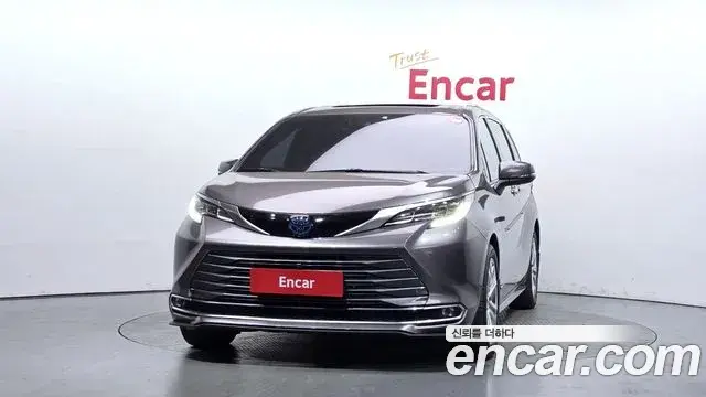 Toyota Sienna 2021 — Фото 3/20
