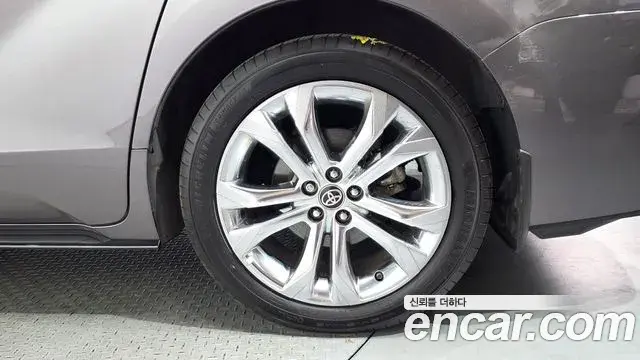 Toyota Sienna 2021 — ფოტო 24/31